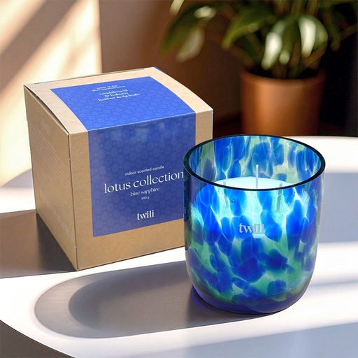 [80100045] TWILI INDOOR SCENTED CANDLE LOTUS COLL. SAPPHIRE M 11cm/650gr