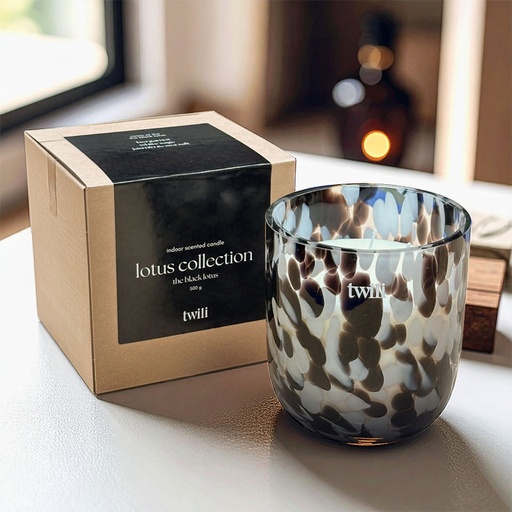 [80100046] TWILI INDOOR SCENTED CANDLE LOTUS COLL. BLACK M 11cm/650gr